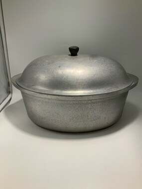 Vintage Club Hammered Aluminum Oval Dutch Oven Roaster Pot with Lid